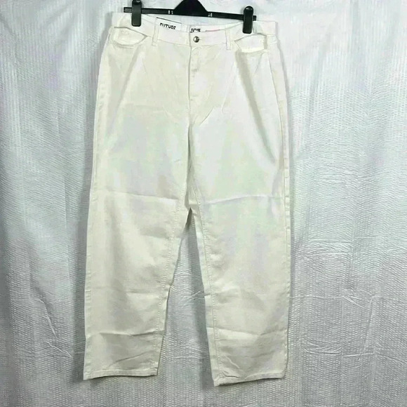 Future Collective Womens Jeans White 14 Mid-rise Straight Leg Cutout Detail NWT - Picture 1 of 9